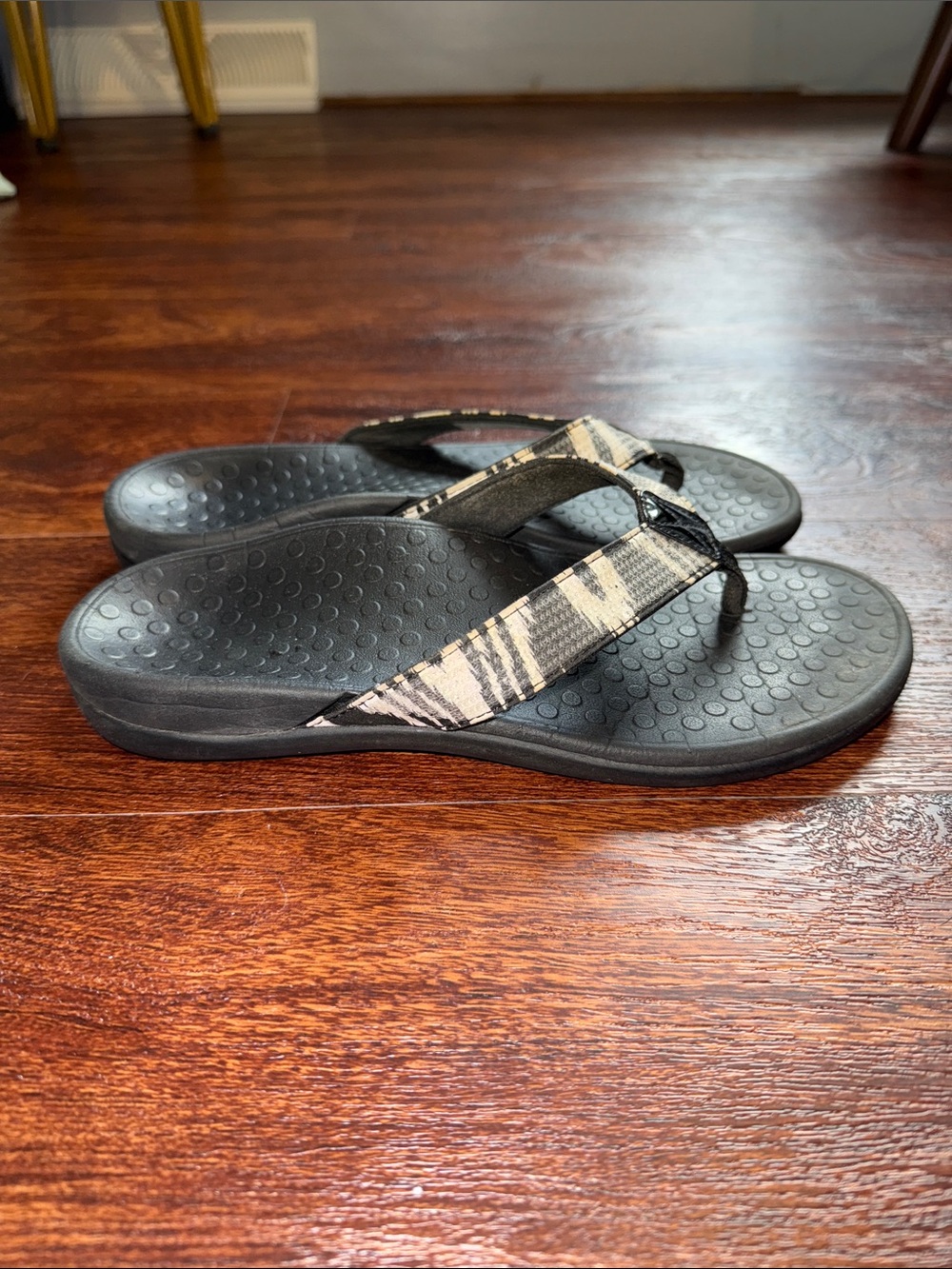Vionic Flip Flops - Picture 2 of 4